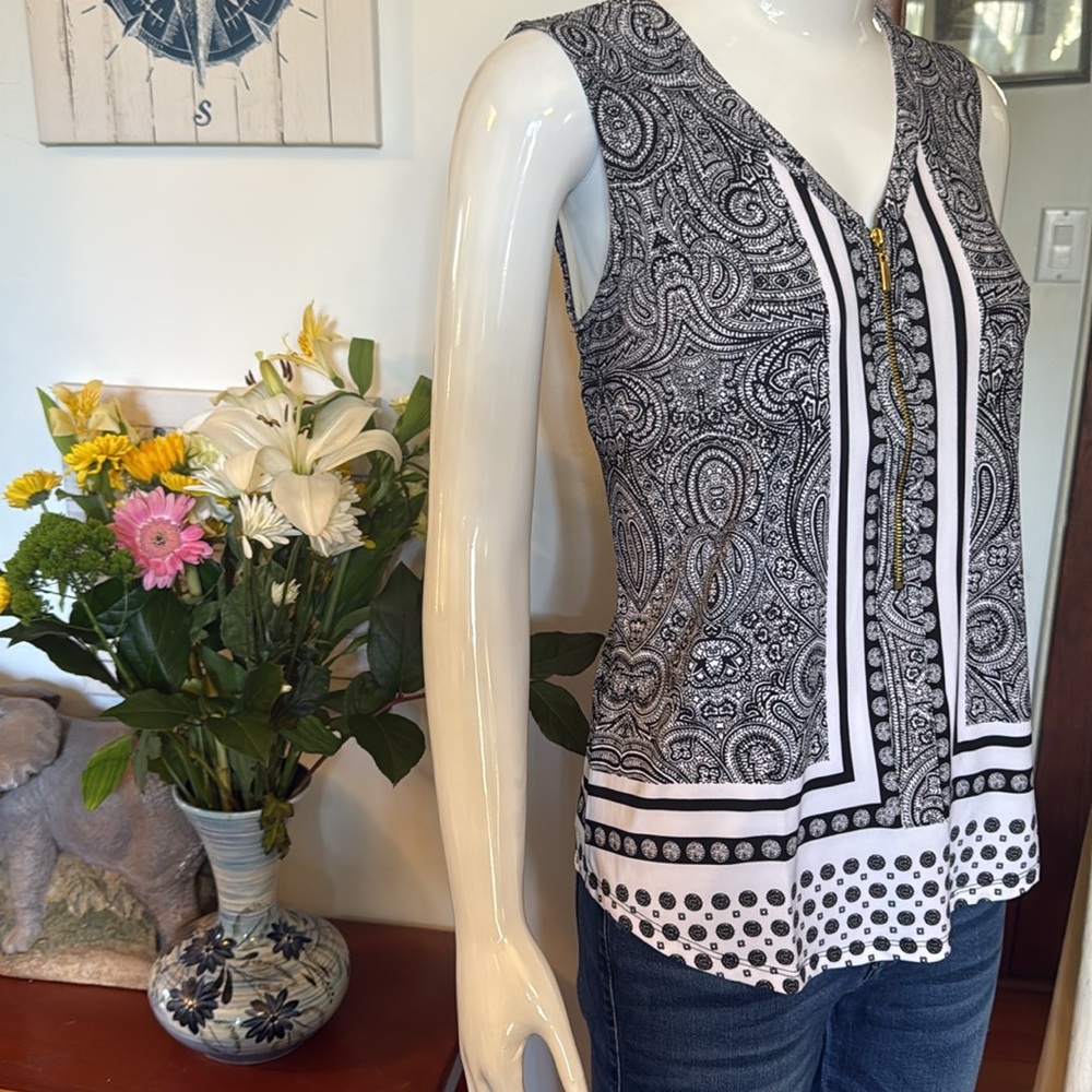 NWT international concept size small Black and White Paisley Women's Top